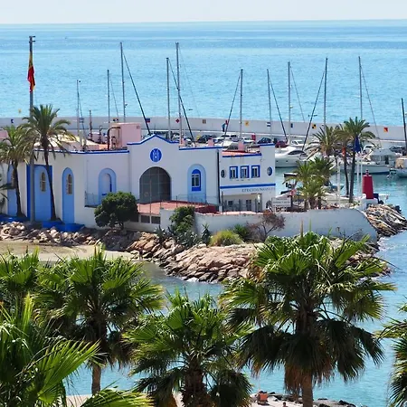 Frontal View With Spacious Balcony ماربيا