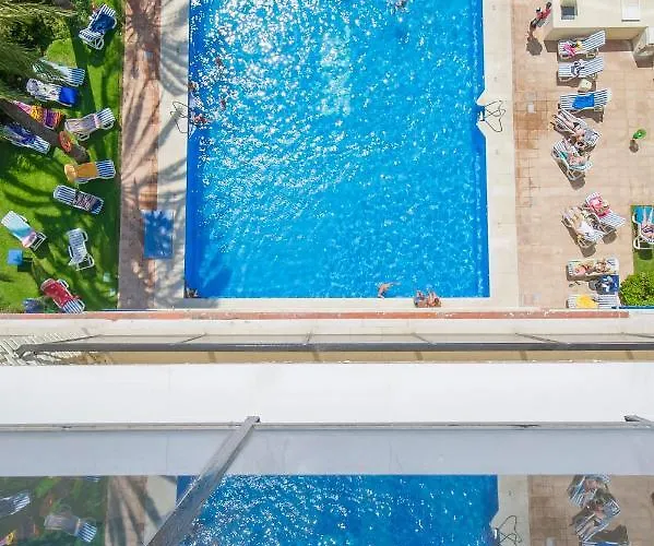 Frontal View With Spacious Balcony شقة