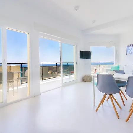 Frontal View With Spacious Balcony Appartement