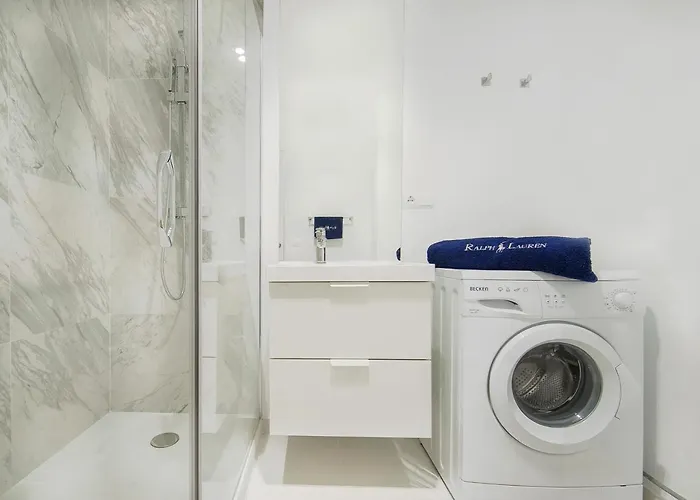 Frontal View With Spacious Balcony Apartament Marbella